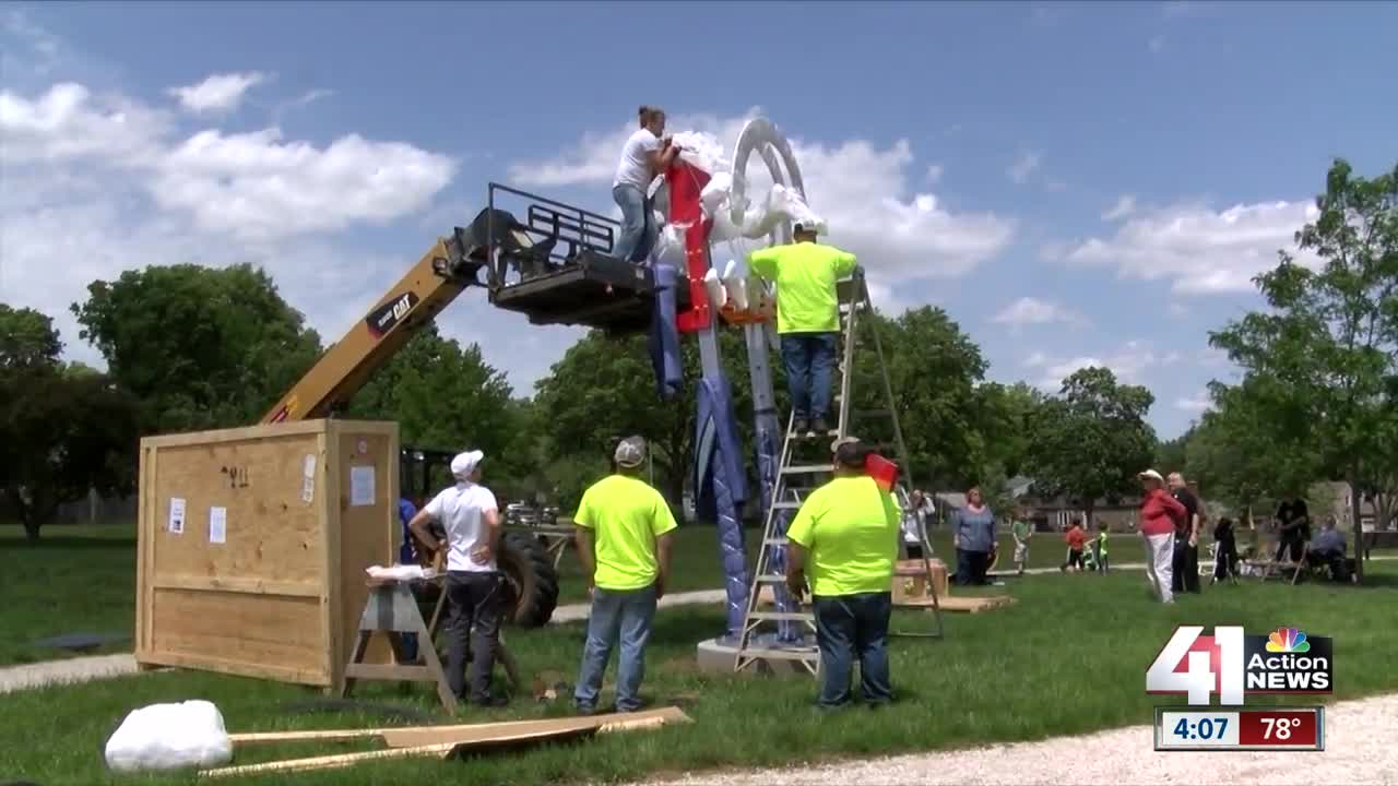 Roeland Park erects new sculpture at 'R Park'