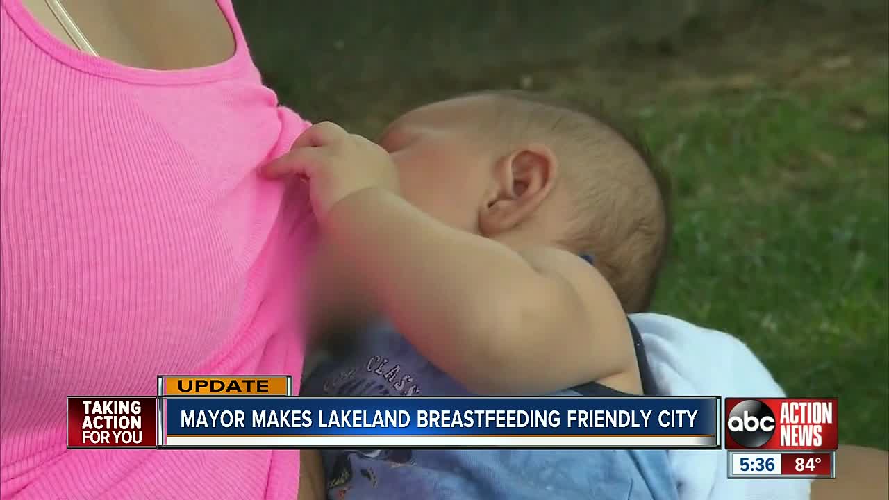 Lakeland Mayor signs proclamation endorsing breastfeeding in public