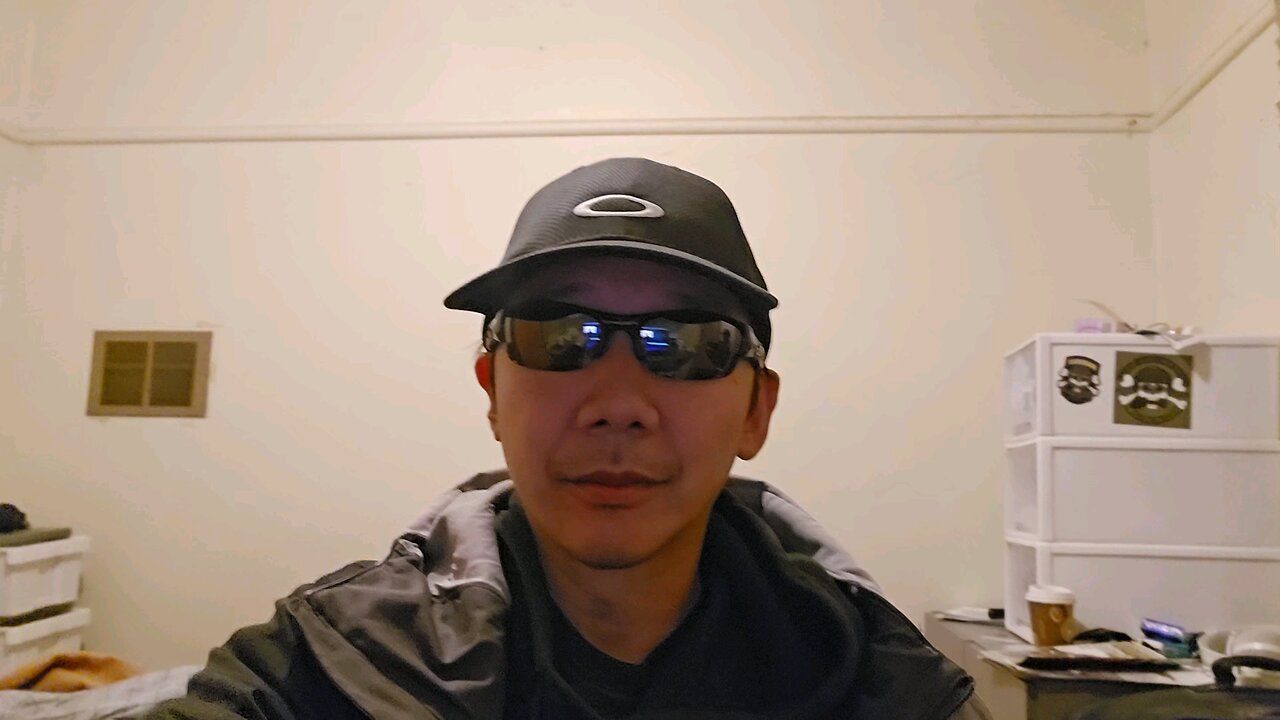 古有成語叫螳臂擋車,現今(2022年)有AFP 即Australia Fxxxup Police 以身擋車兼以為自己係警匪片主角莾顧公眾安全去粗暴地攔截兼截停一部大卡車!!