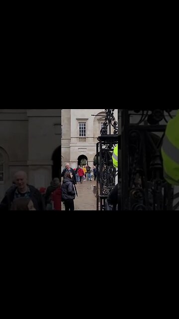 move aside police coming through #horseguardsparade