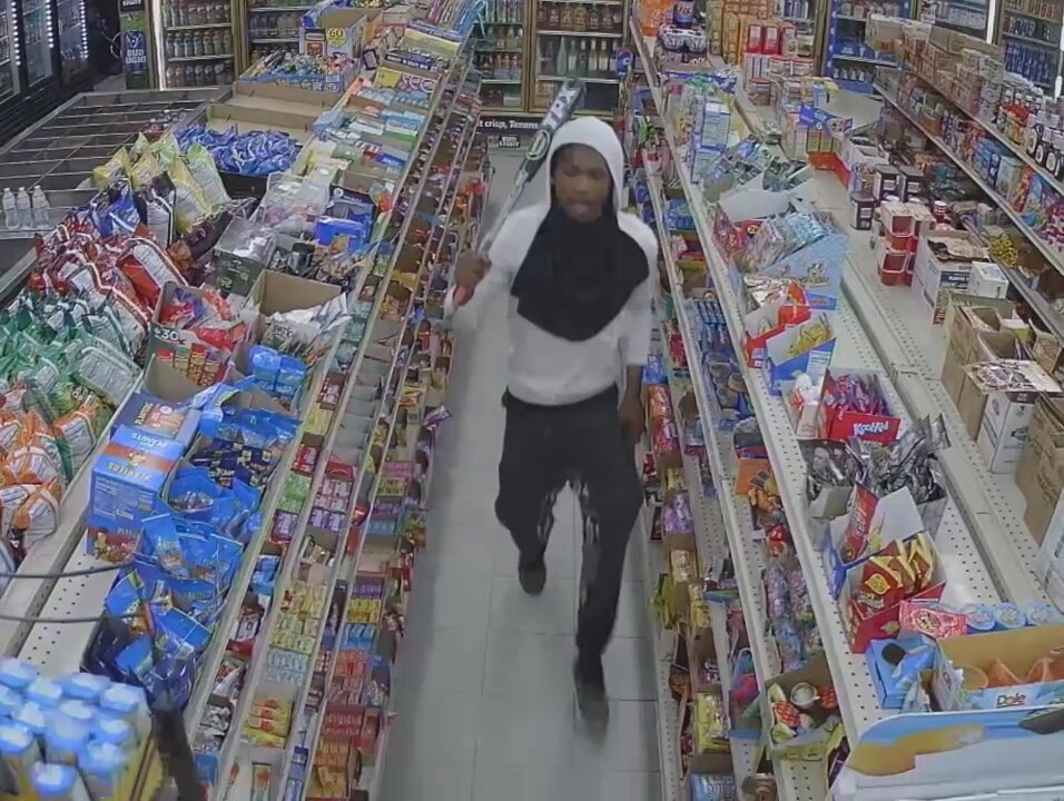 Video shows baseball bat robber attack a clerk in Houston - Violent robbery –not bodycam or body cam