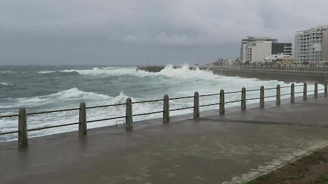 SOUTH AFRICA - Cape Town - Wintry weather in Cape Town (Video) (smC)