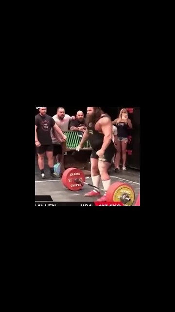 Man nearly misses a 900lb raw deadlift with no belt!! #powerlifting