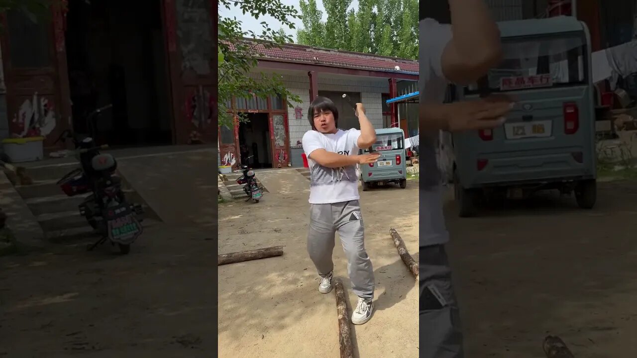 中国功夫，空中三连踢/Chinese Kung Fu, three consecutive kicks in the air