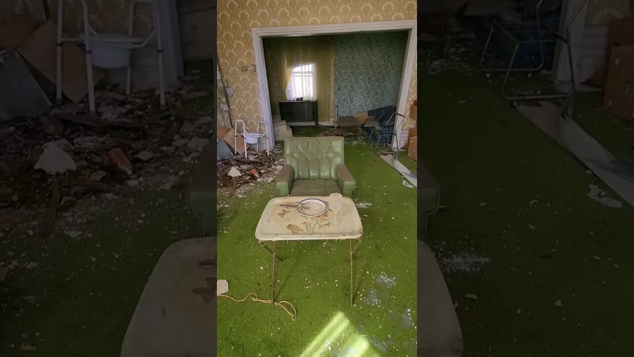 Shorts - 1 Minute Abandoned Victorian House Tour #abandoned #urbanexploration #shorts #shortsvideo