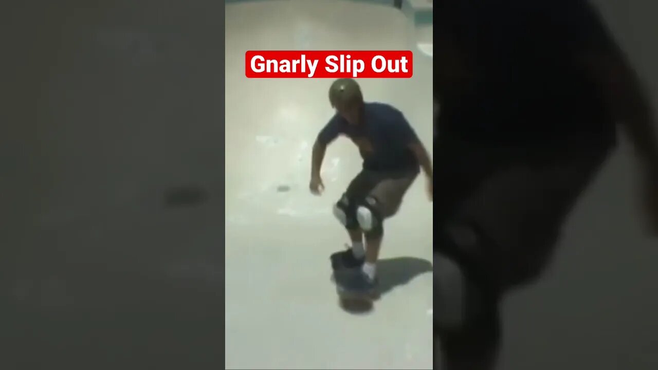 SLIPPING Into DARKNESS #poolskateboarding #poolskating #bowlskating #skateboarding