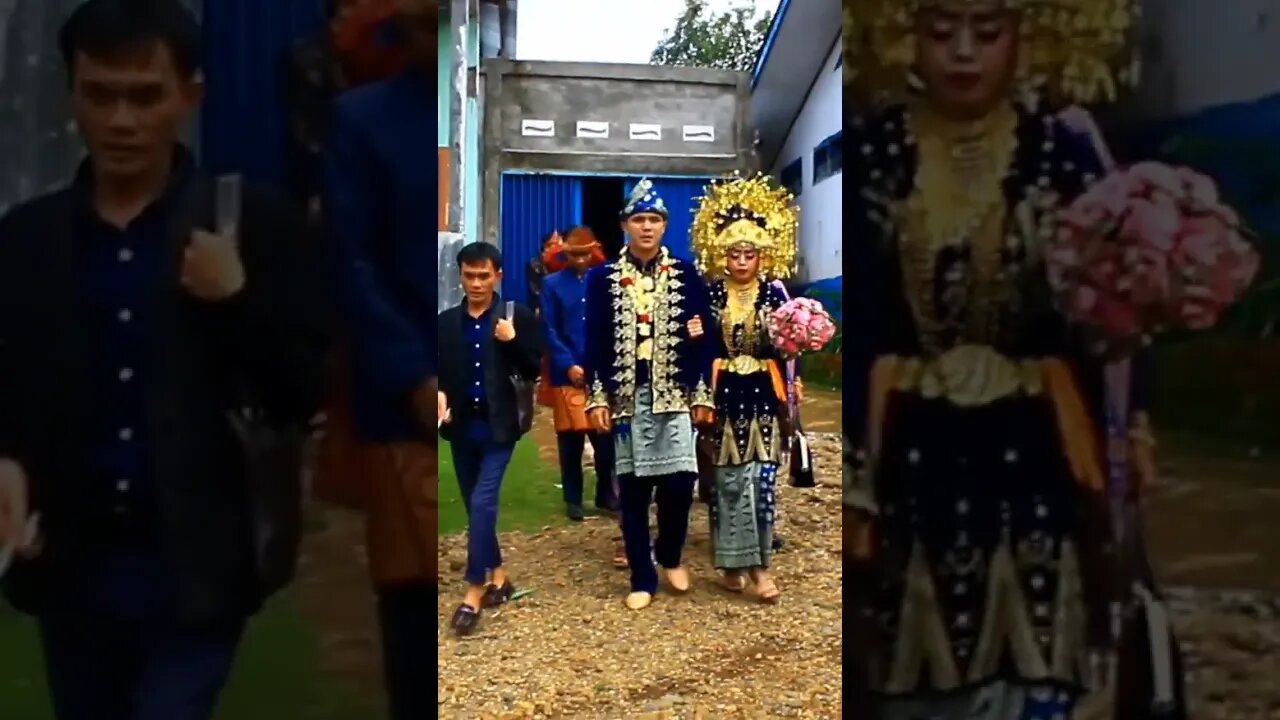 Pengantin Pakaian Adat Palembang Di Kampung.