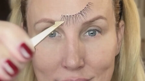 The ABSOLUTE Best way to apply strip lashes! No lifting! #striplashes #lashes #howto