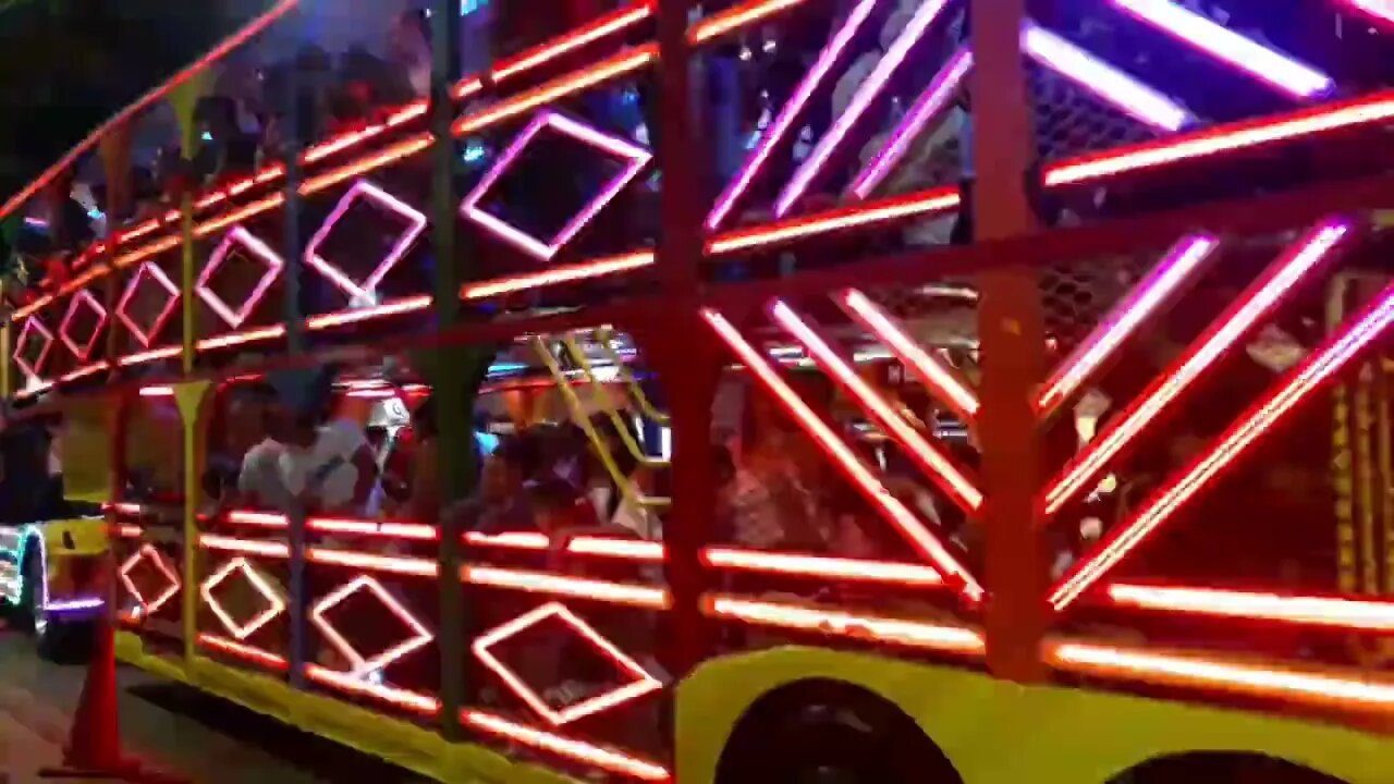 PASSINHOS DO FOFÃO, CHAVES, KIKO E CHIQUINHA DANÇANDO NA CARRETA DA ALEGRIA TRAM BALADA, LIKE 97