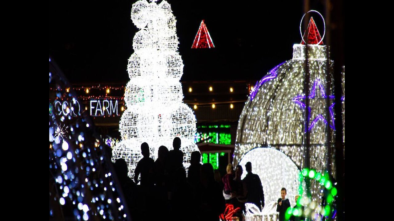 MUSICAL LIGHTS! Texas family syncs holiday display to Selena song - ABC15 Digital