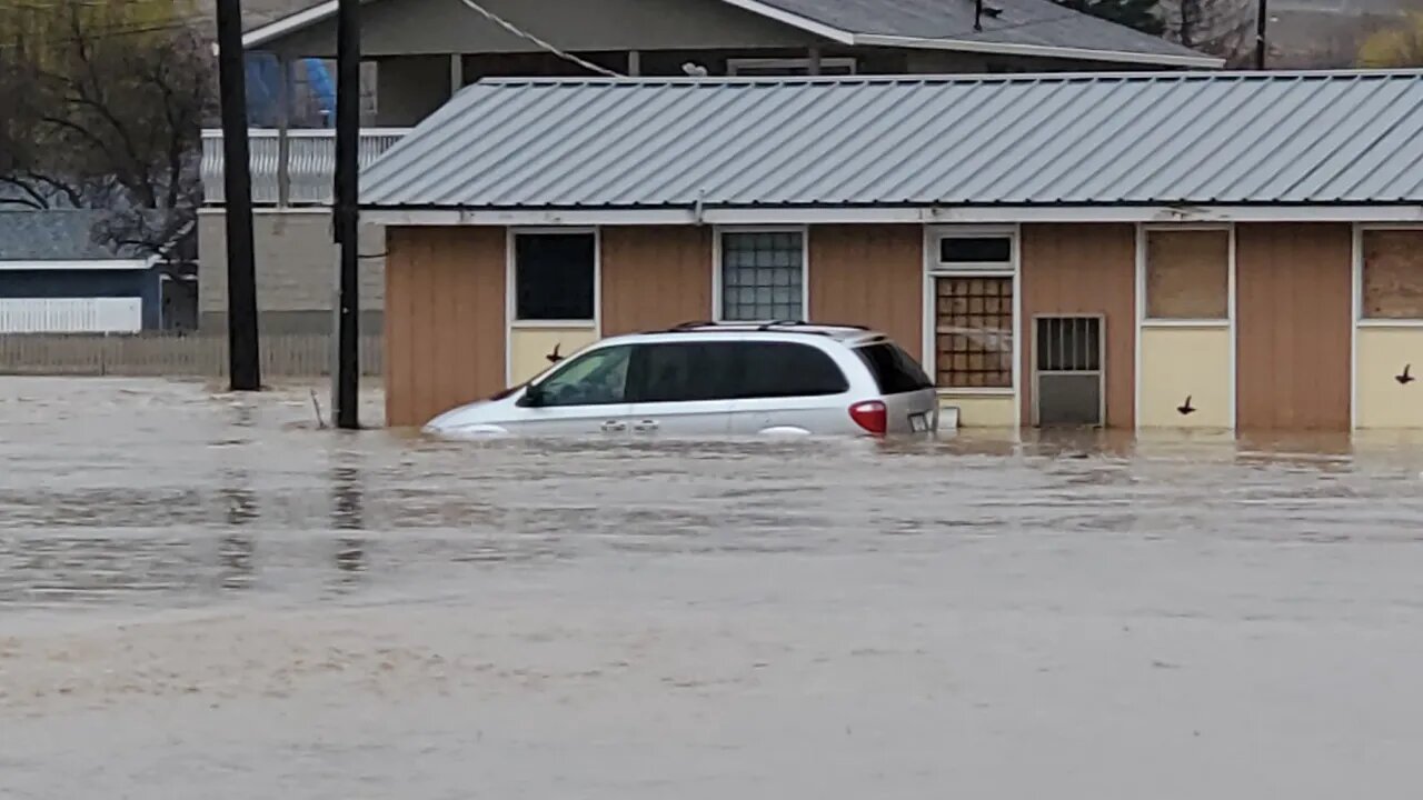 Merritt BC Flooding & Evacuation 11:00am November 15, 2021| Irnieracing News