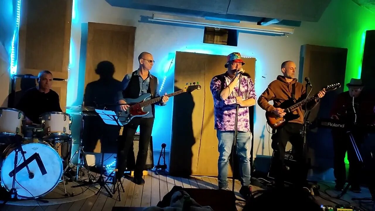 זולי והחזזיות - הכפר הנטוש