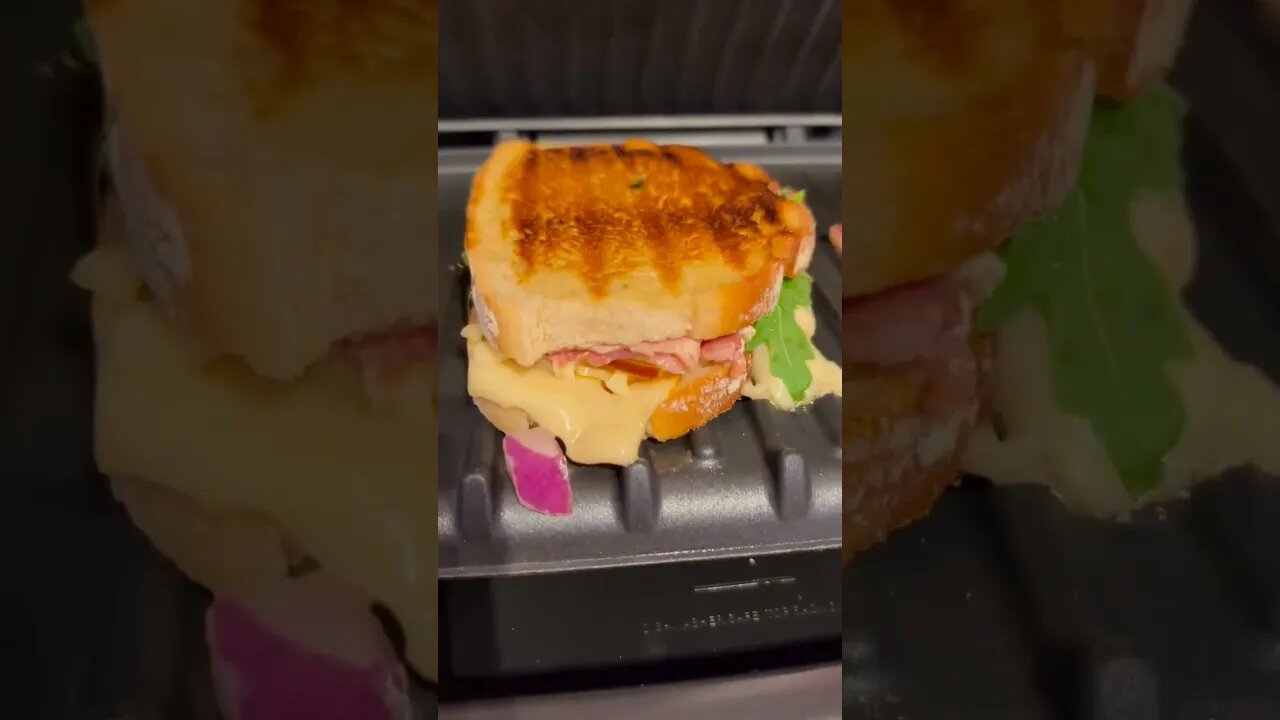 toasted bread, yummy yummy, breakfast #shortvideo #shorts