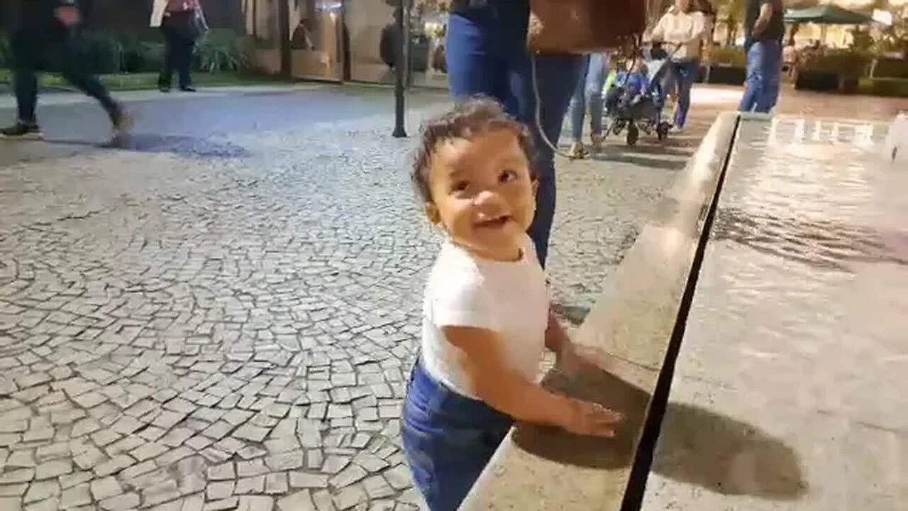 DUDU BRINCANDO NO CHAFARIZ DO NOVA AMERICA SHOPPING 203306021930