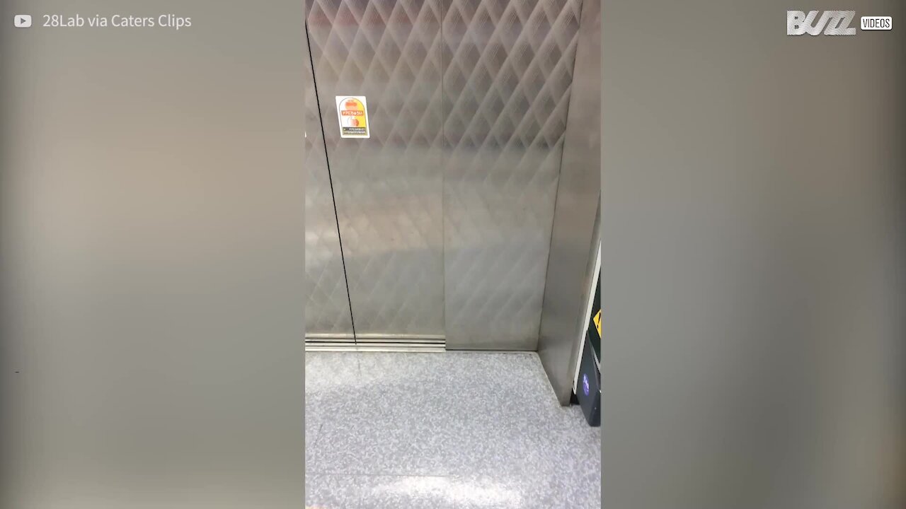 Elevador no Japão respeita o distanciamento social