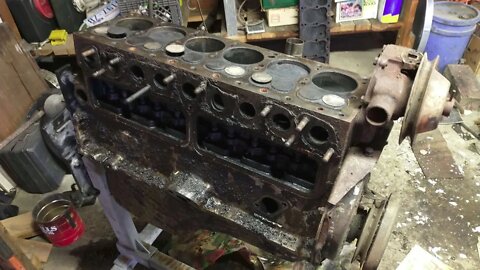 Chatting and Taking Apart the Abandoned Chrysler Flathead Six (Zero Buck Rebuild)