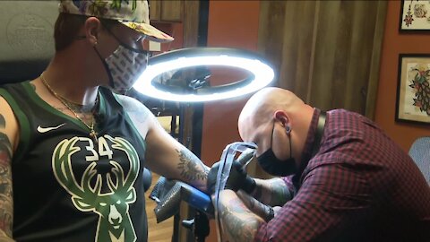 De Pere man gets 'Bucks in Six' tattoo to celebrate the NBA Championship