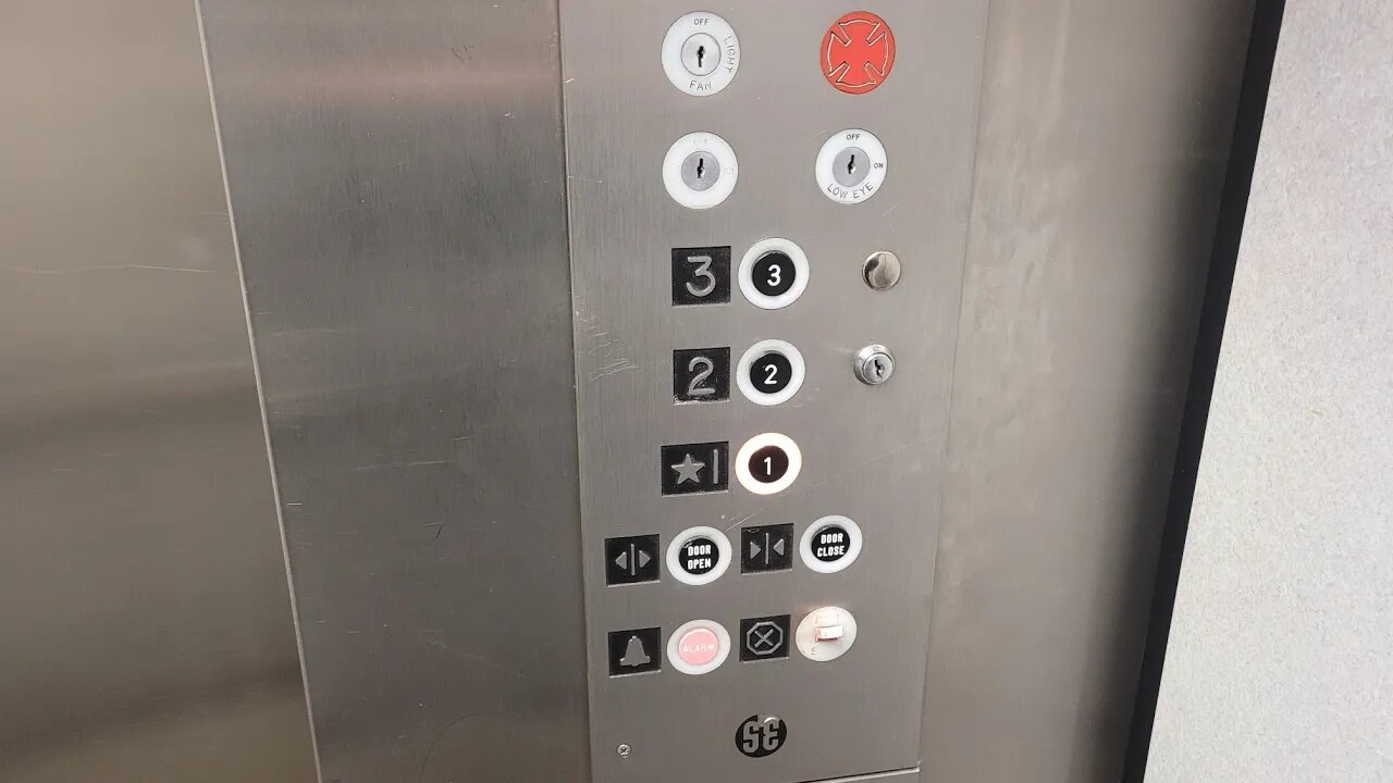 Mediocre 1982 Southern Hydraulic Elevator at The Hickory Building (Greensboro, NC)