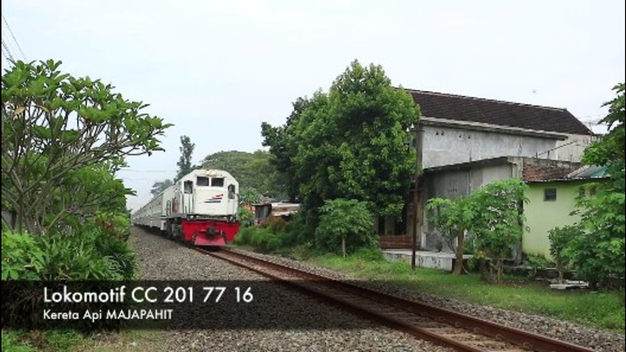 Kereta Api MAJAPAHIT Lokomotif CC 201 77 16 JPL Ngunut Tulungagung