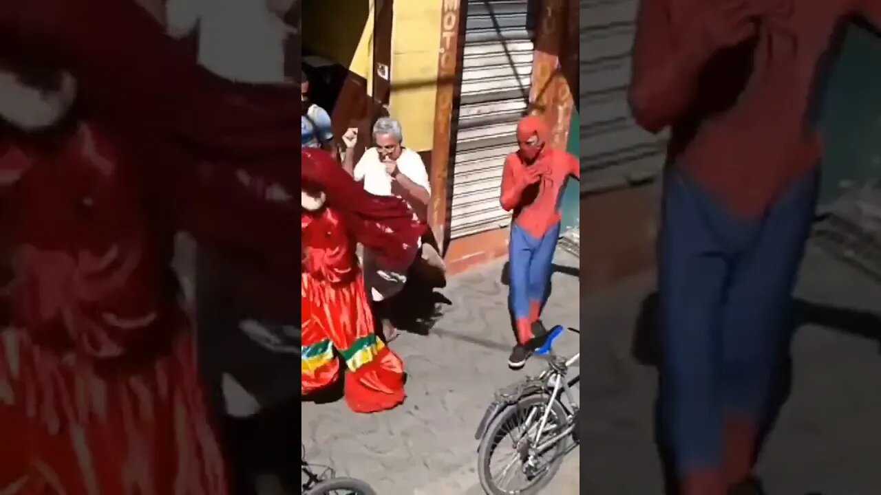 ALEGRIA DAS CRIANÇAS COM FOFÃO E HOMEM-ARANHA DANÇANDO NA CARRETA DA ALEGRIA, LIKE