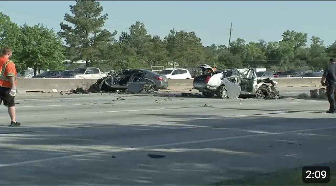 2 drivers killed in high-speed wrong-way crash on I-69 Eastex Freeway near Bush Airport, HPD says