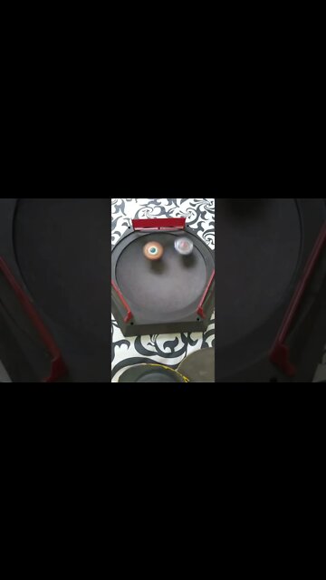 batalha de beyblade fafnir vs valtryek (mostrando quem é que manda 😎)