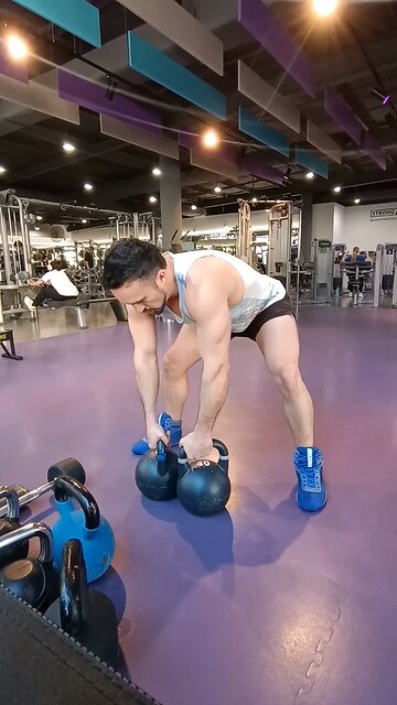 2-Kettlebell Front Squat (2)