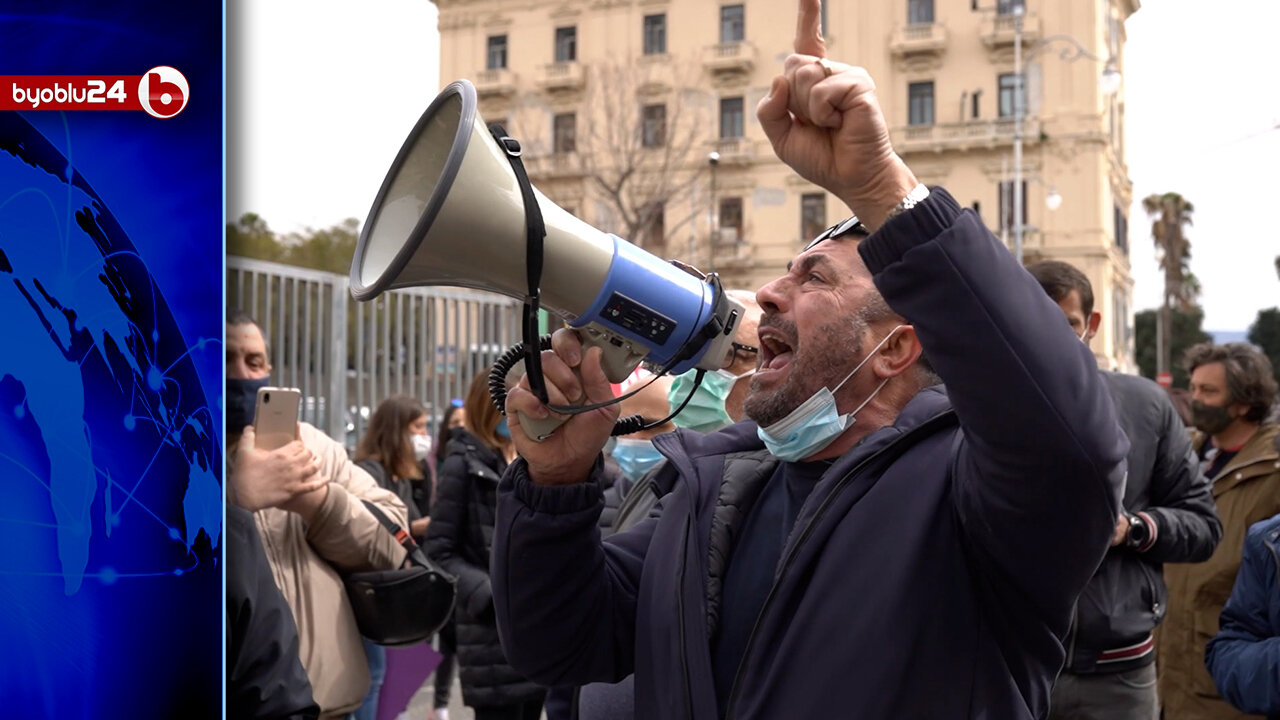 SIAMO FINITI, NON ABBIAMO PIÙ NULLA! IL GRIDO DI DISPERAZIONE DALLA PIAZZA DI SALERNO