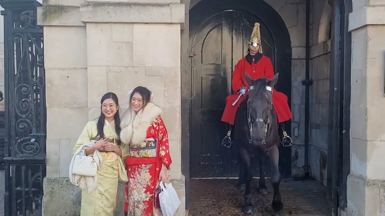 Two Japanese tourists pose with the kings guard #thekingsguard