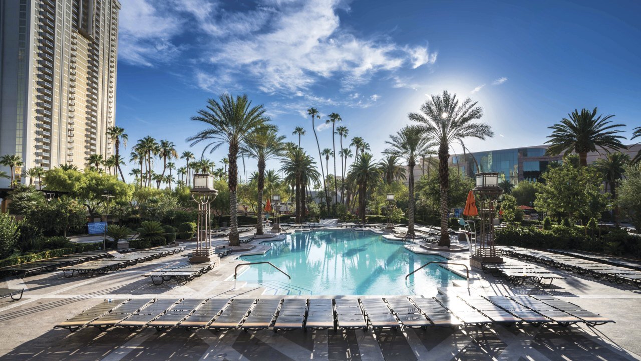 Las Vegas resorts relaxing rules for masks at pools