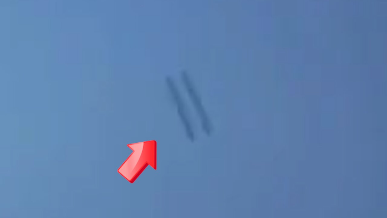 Sighting of two stick-shaped UFOs in the bright sky [Space]