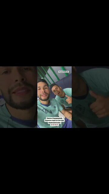 Petros e Cueva na torcida pelo São Paulo (Final da Sulamericana 2022)