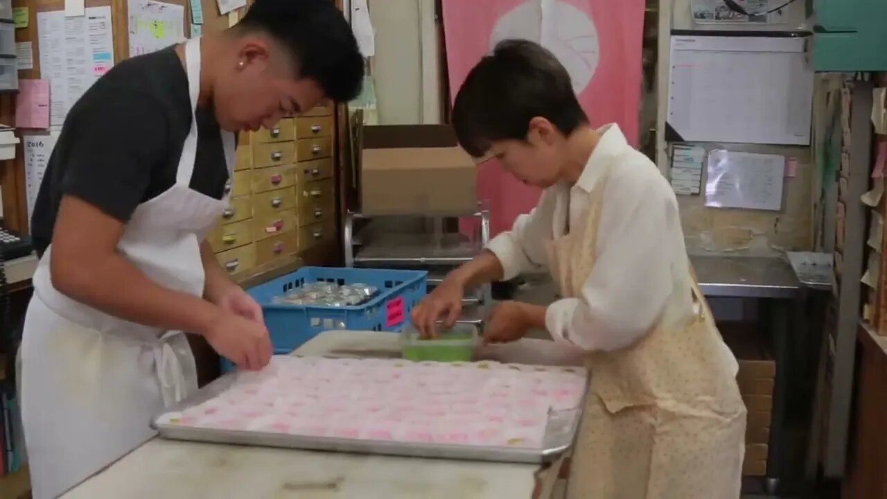 How This 116-Year-Old Shop In Little Tokyo Makes Mochi