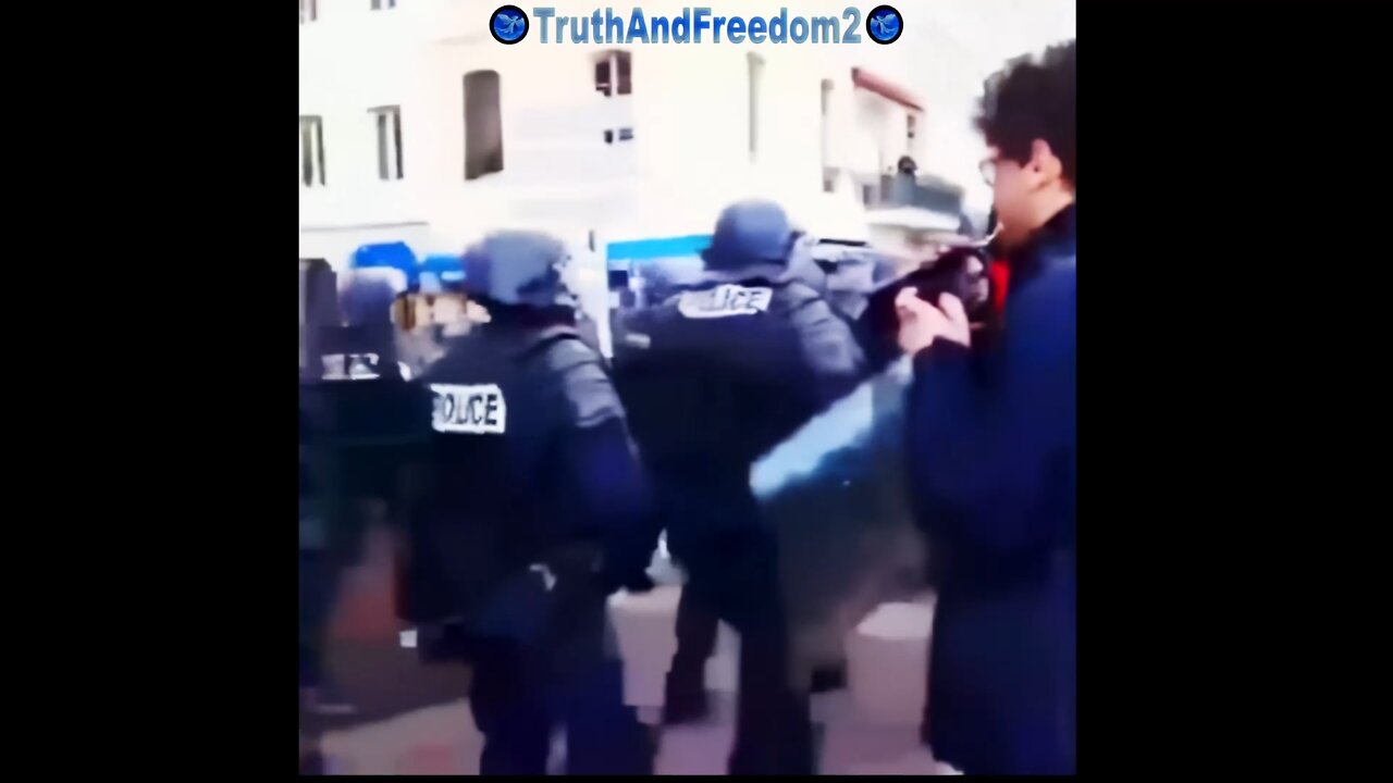 Imperial March played in the passage of the Nazi Police - France