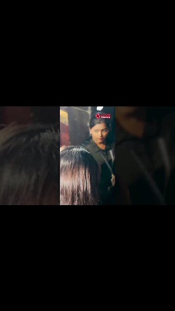 Khushi Kapoor IGNORES paps request as they ask her to pose with her friend 😱 | #shorts