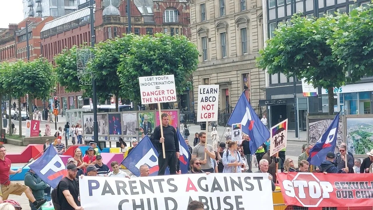 #DragQueenStoryHourUK