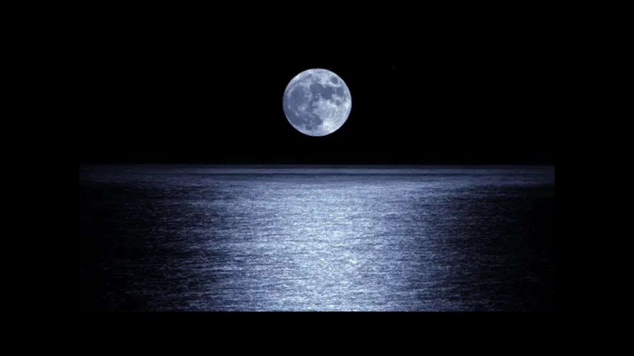 Relaxing Moon in a Sea With Natural Sound