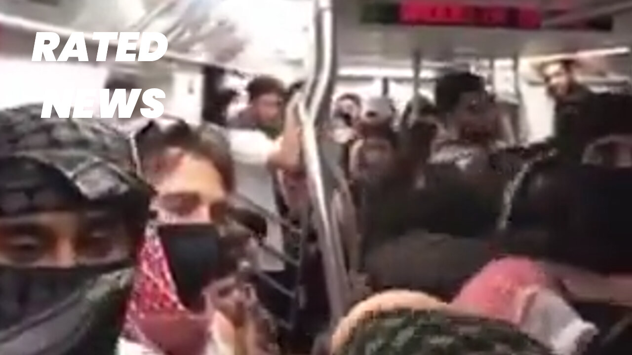 Protesters Threaten Jews on NYC Subway: "Raise Your Hands if You're a Zionist"