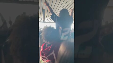 Marcelo sendo recebido pela torcida tricolor no aeroporto