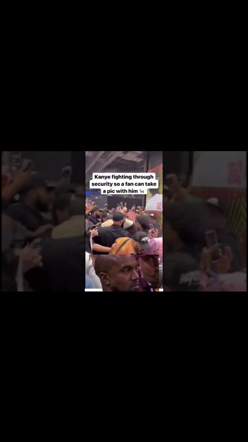 #kanyewest fights through his own security to get. A pic 📸wit his fan #shorts