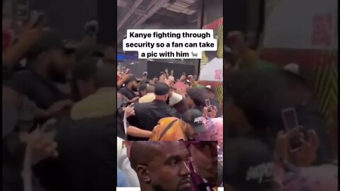 #kanyewest fights through his own security to get. A pic 📸wit his fan #shorts