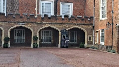 Changing of the Guards St James's Palace #buckinghampalace