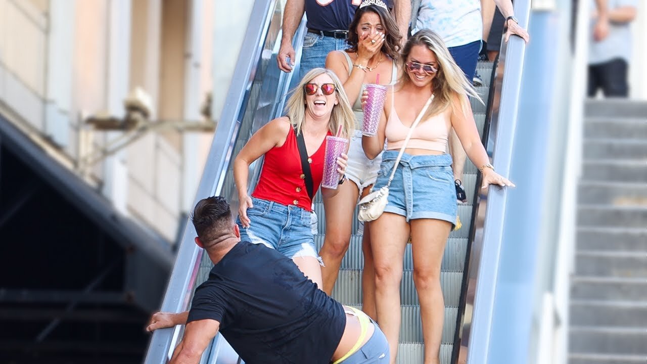 MANTHONG ON THE ESCALATOR PRANK