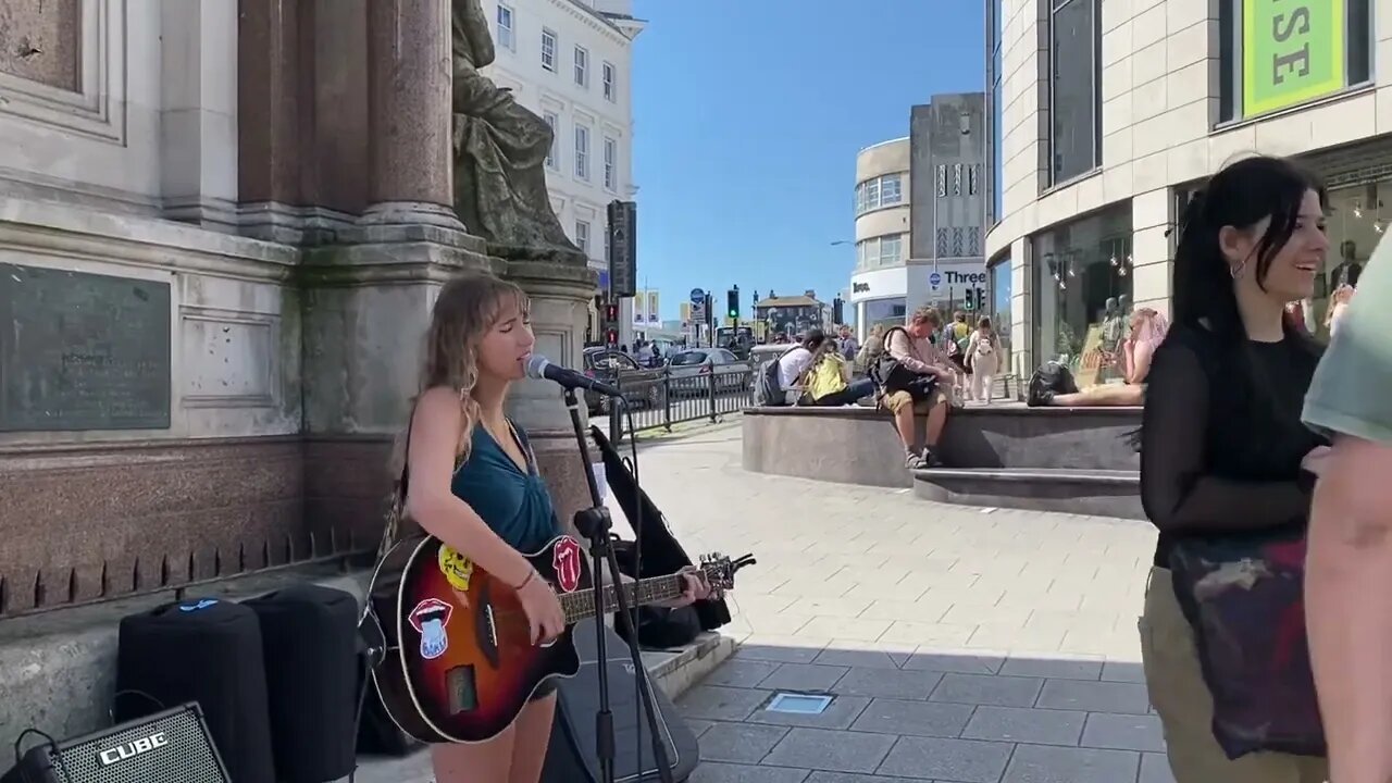 Fleetwood Mac - Dreams, cover by 17 years old Asmara Music busking in Brighton Clock Tower.