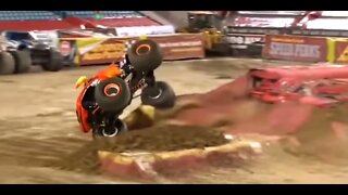 MONSTER JAM = SEE WHAT HAPPENS DURING THE VIDEO = Léo Sócrates