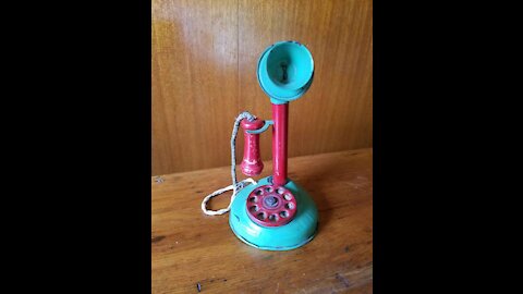 FROM OLD TOY PHONE TO VINTAGE DECOR!