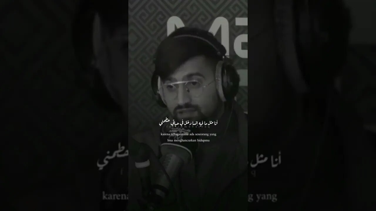 ما فيه انسان يدخل حياتك فجأة، كل انسان يدخل السبب ، الله أعلم عيش هو هذا السبب. .