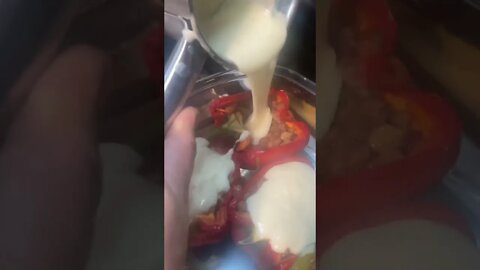 Making stuffed peppers with béchamel
