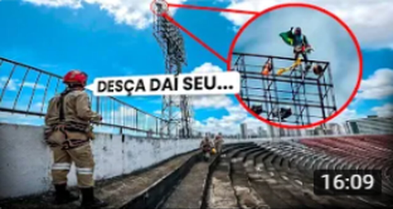 15. HOMEM SOBE NA TORRE DE ILUMINAÇÃO DE ESTÁDIO DE FUTEBOL