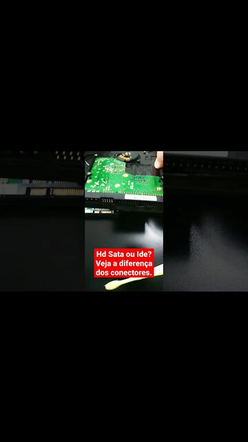 Veja diferença entre conectores Sata e Ide para HDs. 😃😎
